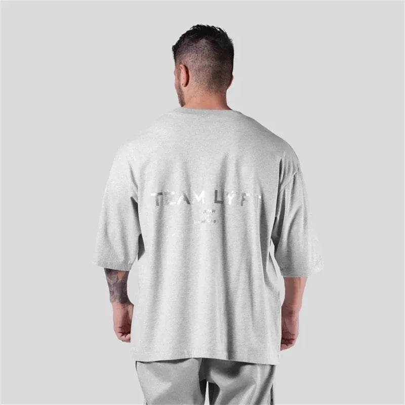 T-shirt Masculina TEAM LYFT – Logo Prateado, Confortável em Algodão, Gola Redonda, Manga Curta