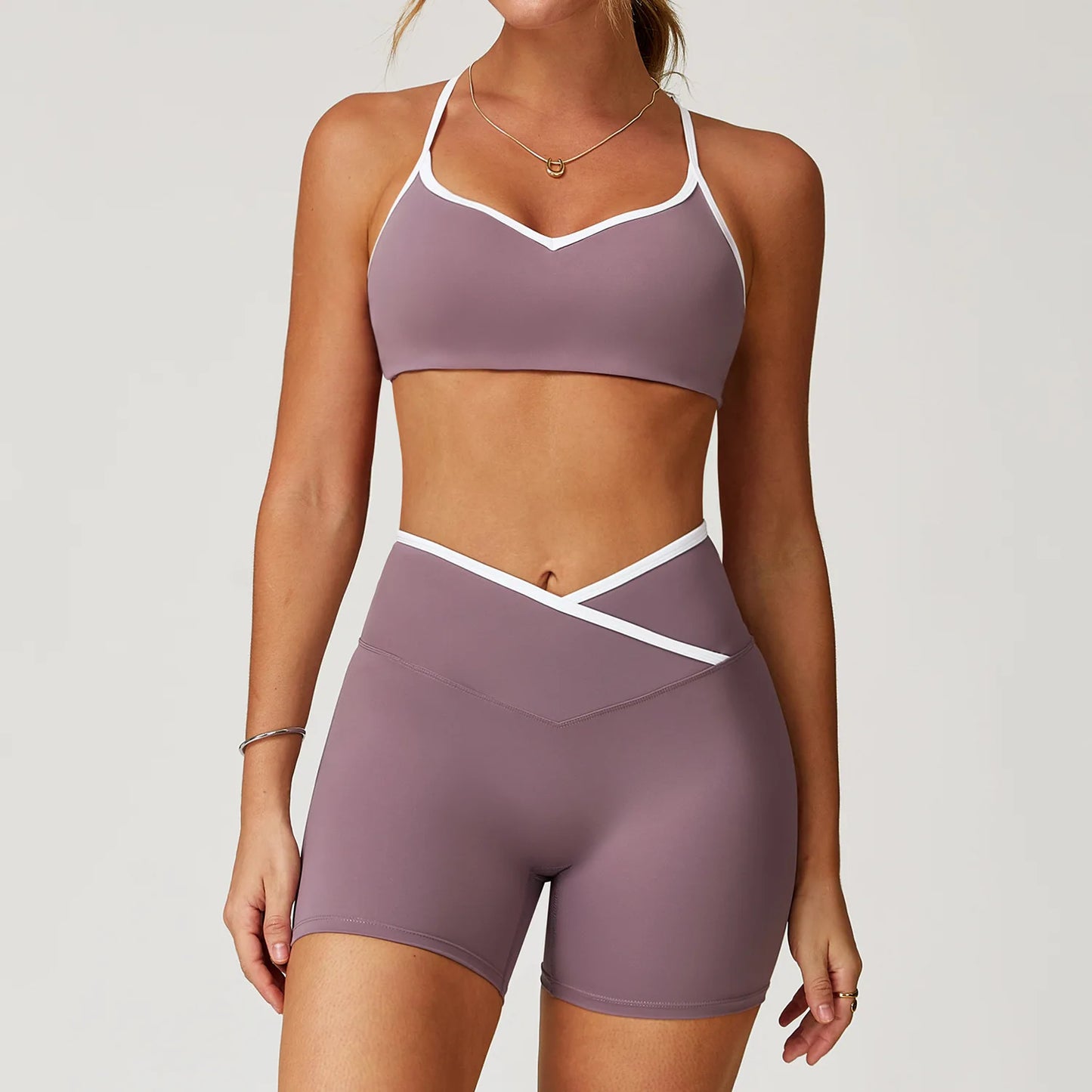 Conjunto de ioga feminino 2 peças — roupa de treino com calças de cintura alta e boca de sino, look sexy para fitness e ginásio.