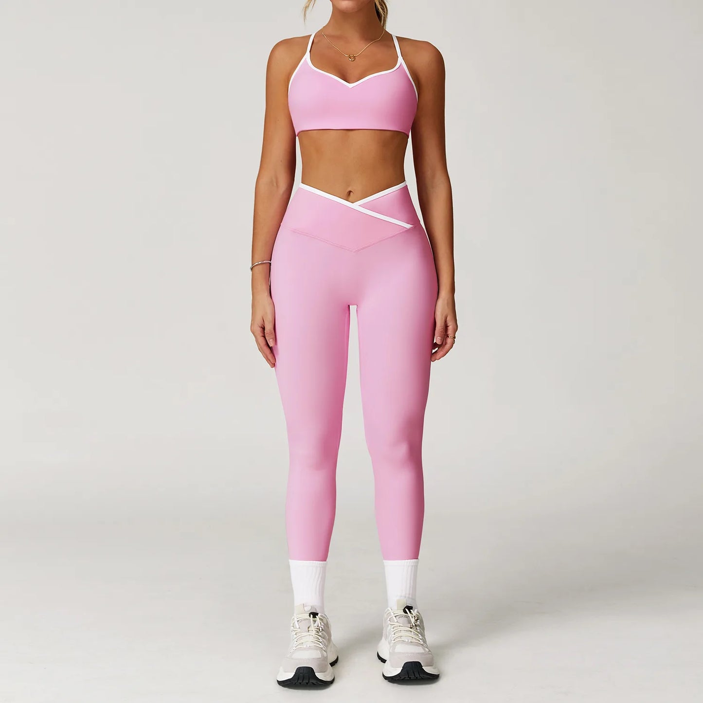 Conjunto de ioga feminino 2 peças — roupa de treino com calças de cintura alta e boca de sino, look sexy para fitness e ginásio.