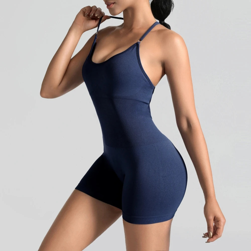 Macacão de ioga feminino — roupa desportiva curta para treino, fitness e ginásio.