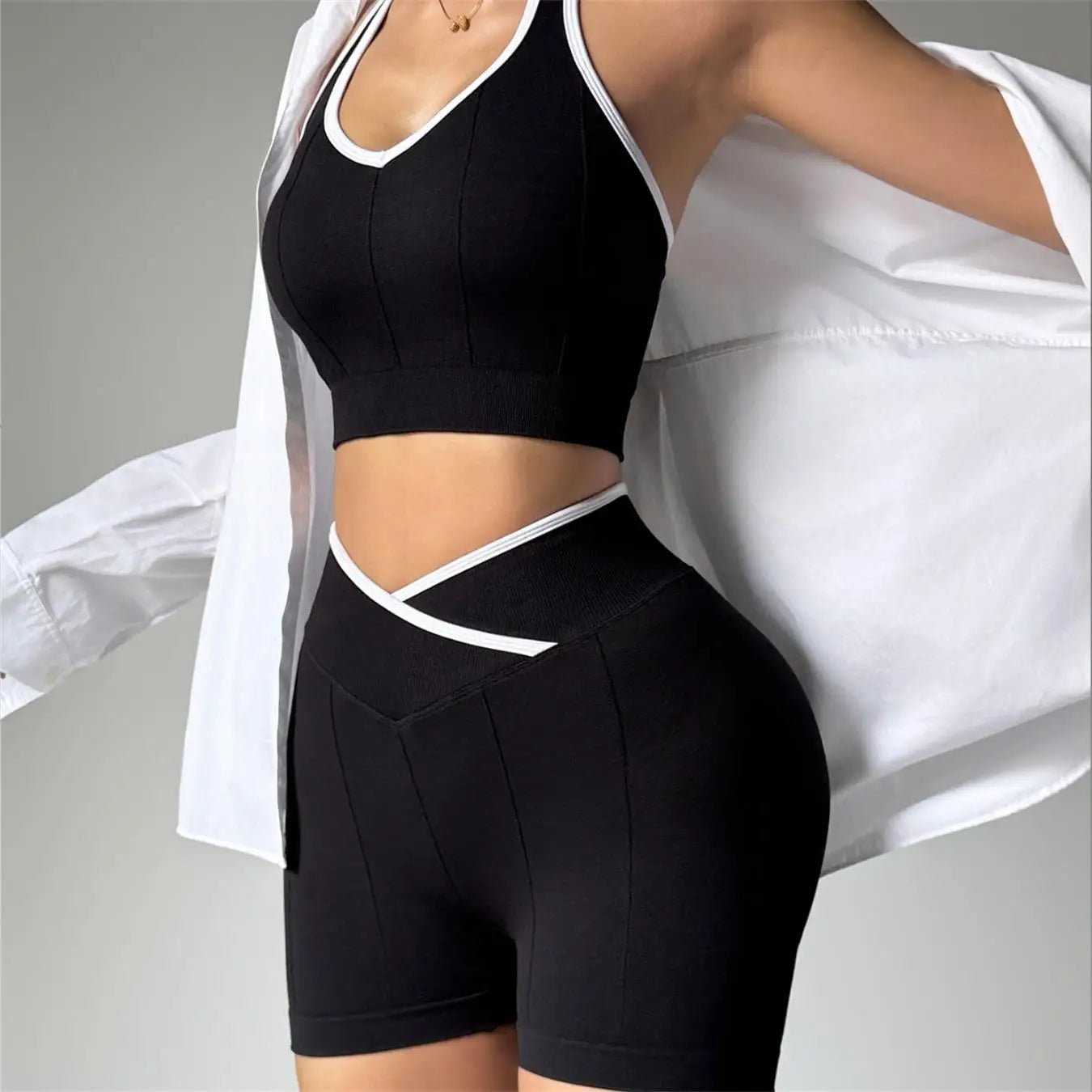 Conjunto desportivo feminino — top, colete e calções para ioga, ciclismo, corrida e treino no verão.