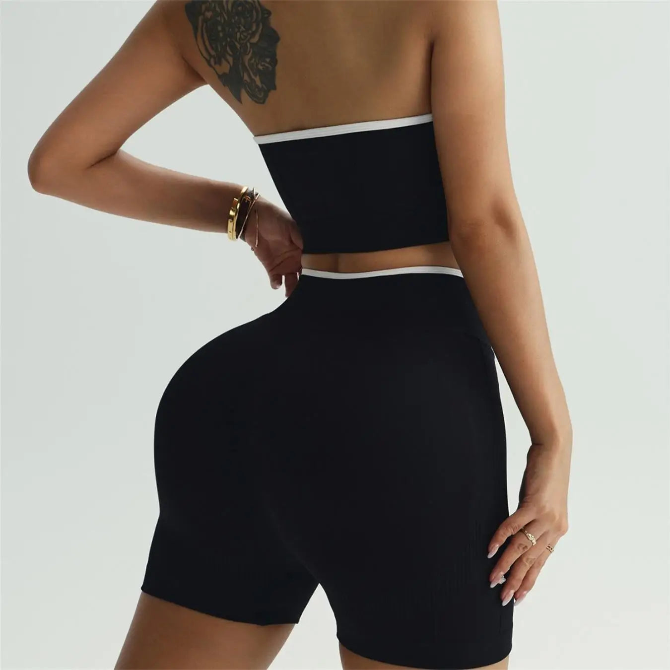 Conjunto desportivo feminino — top, colete e calções para ioga, ciclismo, corrida e treino no verão.