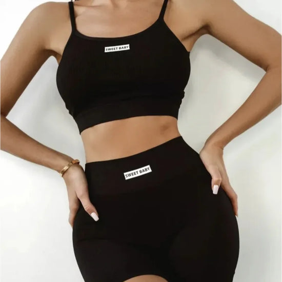 Conjunto de roupa de ioga feminina russa sem costuras — top halter e calças de ioga com letras em inglês, conjunto casual sem costuras.